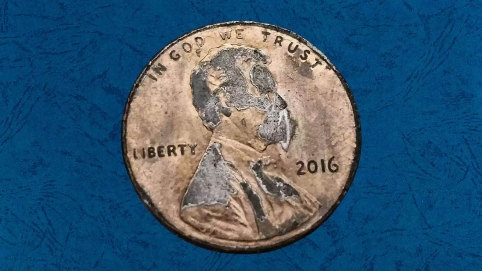 2016 penny lamination error showing peeling planchet layer and surface separation on Lincoln cent obverse